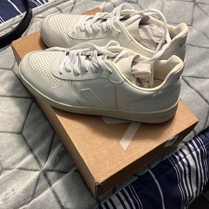 Veja Mens Sneakers